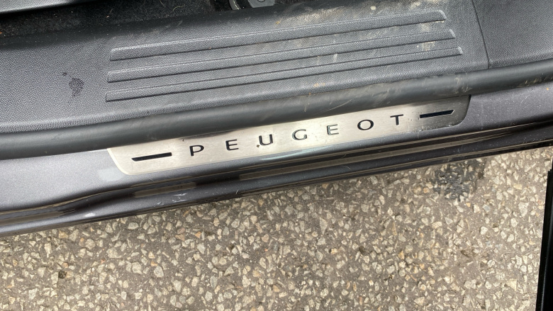 Peugeot 2008 1.2 PureTech 130 GT 5dr Petrol Estate